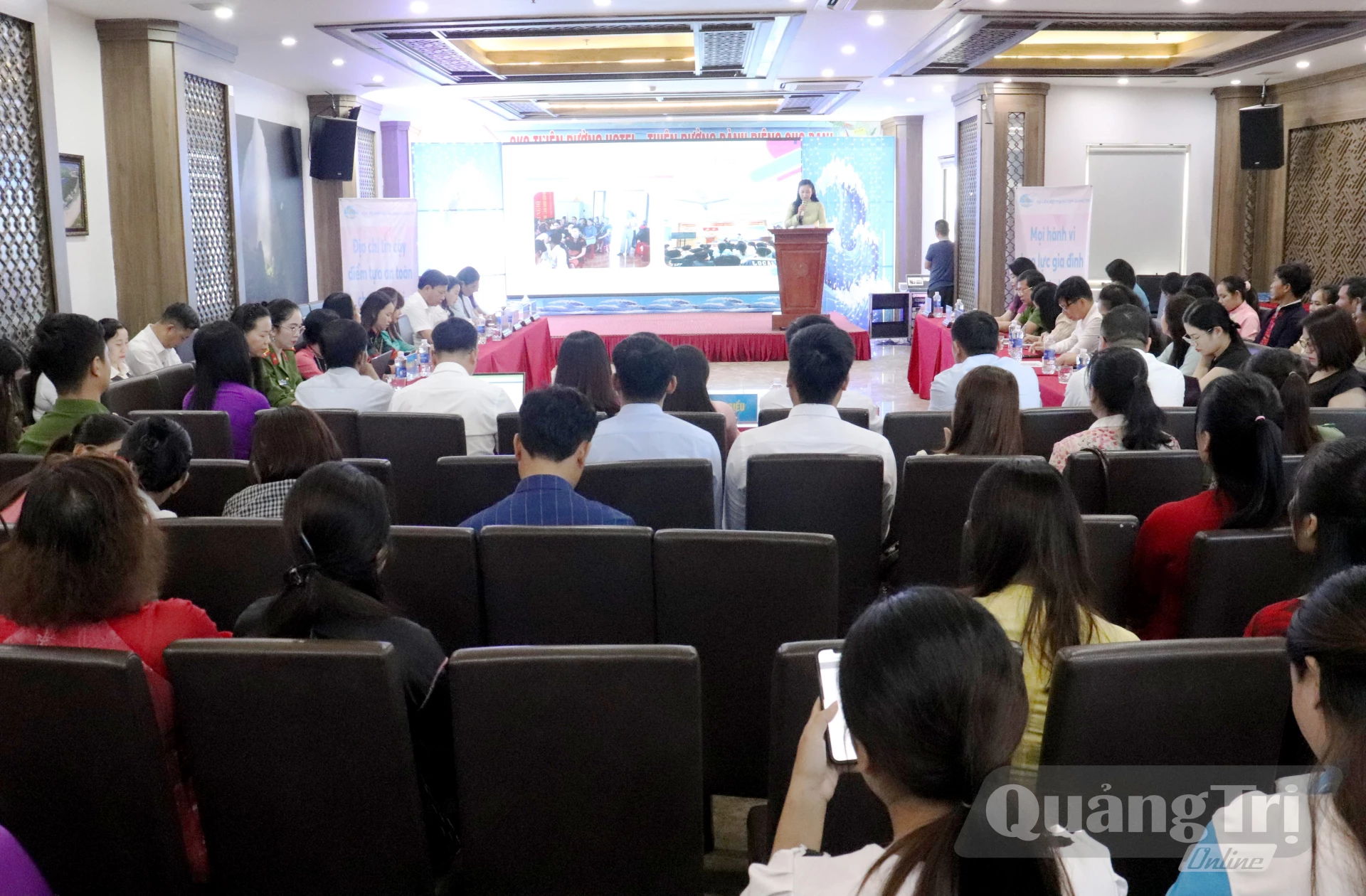 Quang cảnh diễn đàn - Ảnh: L.T