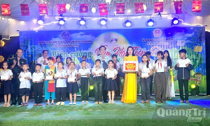 Biên cương ấm tình quân dân
