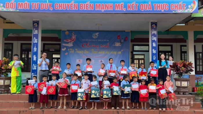 Trao niềm vui cùng em