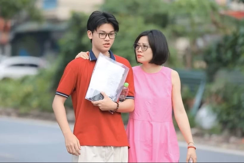Thí sinh dự thi môn thi cuối của kỳ thi. (Ảnh: Minh Quyết/TTXVN)