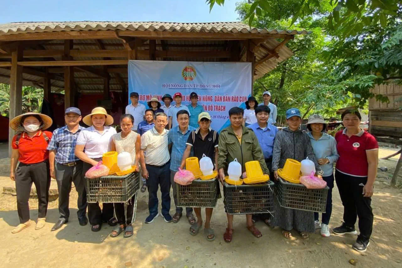 Hỗ trợ mô hình sinh kế, giúp người dân bản Rào Con,  xã Phong Nha nâng cao đời sống - Ảnh: L.M