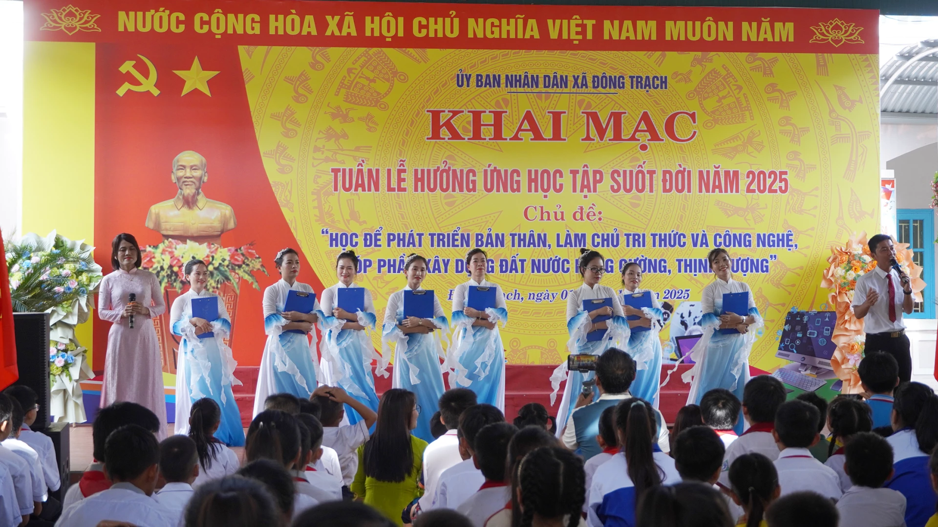  Quang cảnh lễ khai mạc - Ảnh: C.N

