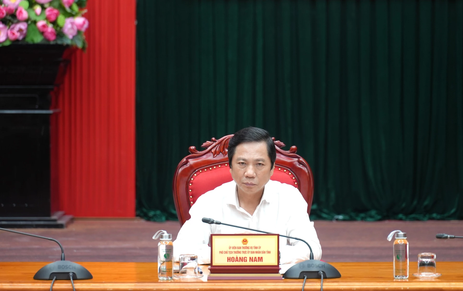 Đồng chí Phó Chủ tịch Thường trực UBND tỉnh Hoàng Nam dự cuộc họp tại điểm cầu Quảng Trị - Ảnh: Trung Đức
