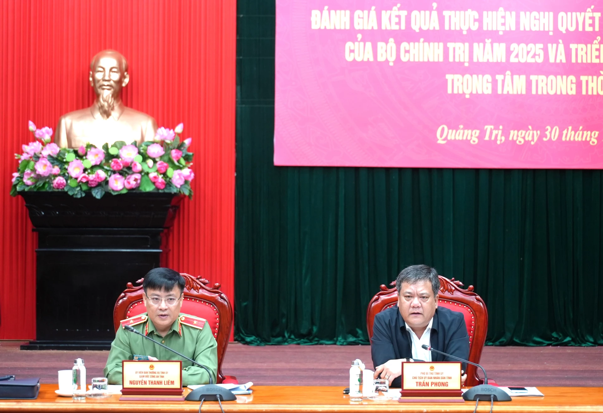 Đồng chí Chủ tịch UBND tỉnh Trần Phong và đồng chí Giám đốc Công an tỉnh, Thiếu tướng Nguyễn Thanh Liêm chủ trì hội nghị - Ảnh: Trung Đức