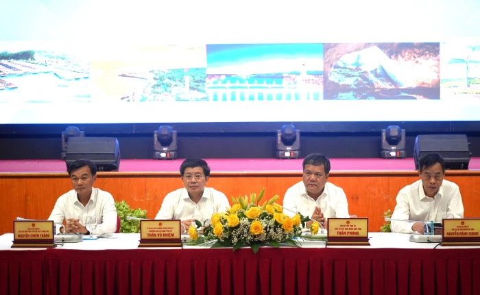 Lãnh đạo tỉnh gặp mặt doanh nghiệp nhân kỷ niệm 21 năm Ngày Doanh nhân Việt Nam