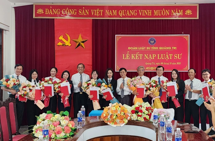 Đoàn Luật sư tỉnh Quảng trị kết nạp 11 luật sư mới