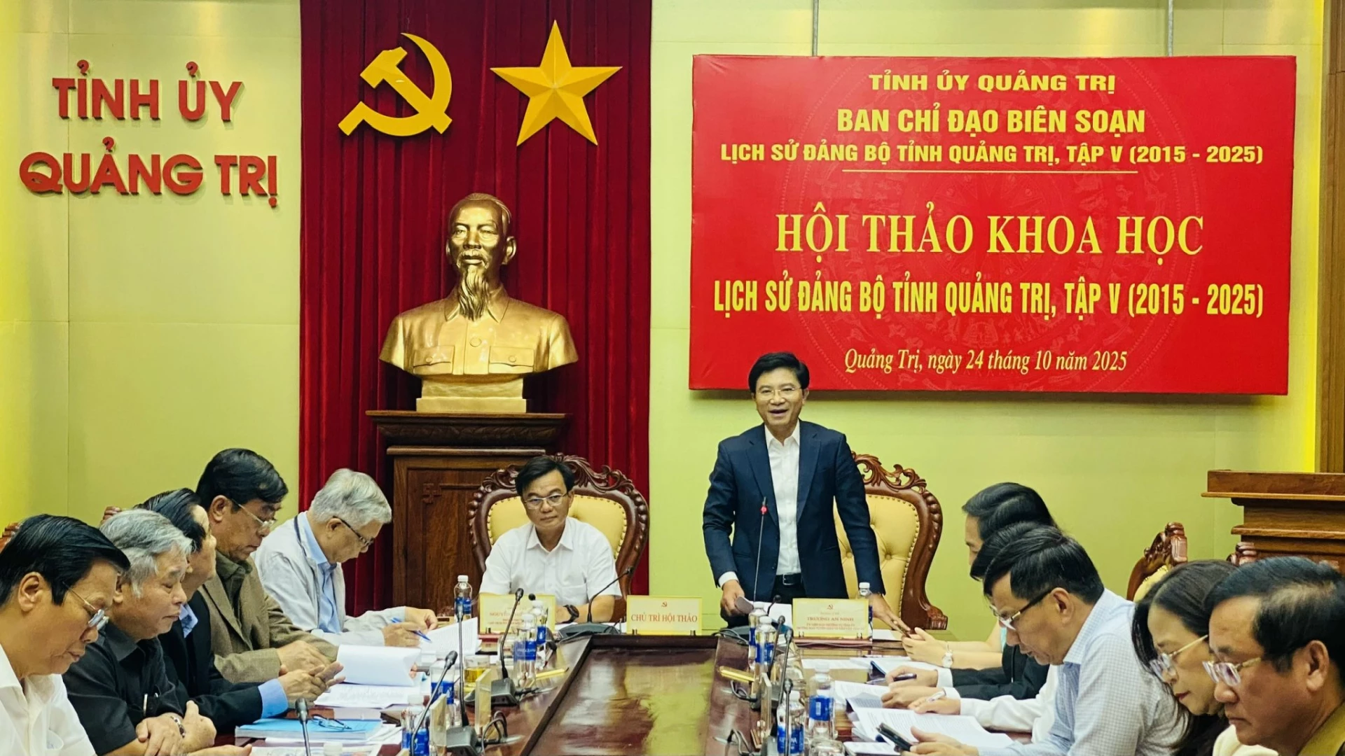 Trưởng Ban Tuyên giáo và Dân vận Tỉnh ủy Trương An Ninh báo cáo đề dẫn hội thảo - Ảnh: N.L