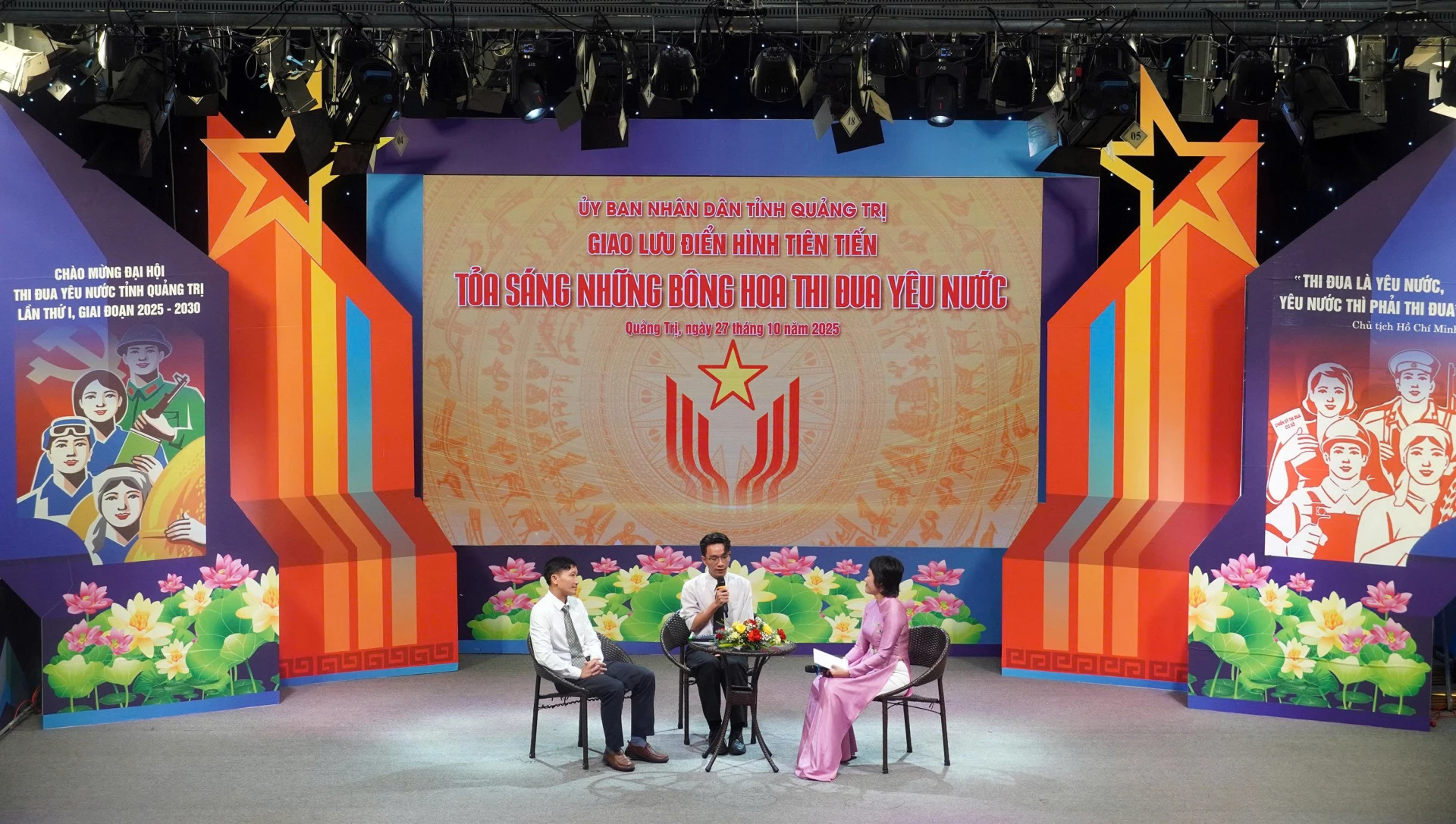 Em Lê Minh Hiếu và ông Phạm Thanh Hương giao lưu tại chương trình - Ảnh: N.M