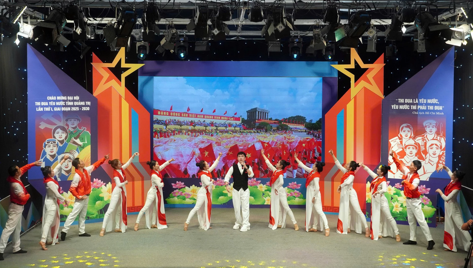 Tiết mục văn nghệ trong chương trình - Ảnh: N.M