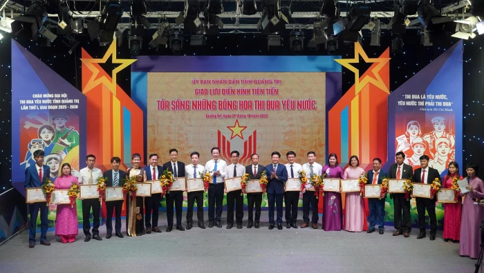 Giao lưu và tôn vinh các điển hình tiên tiến thi đua yêu nước