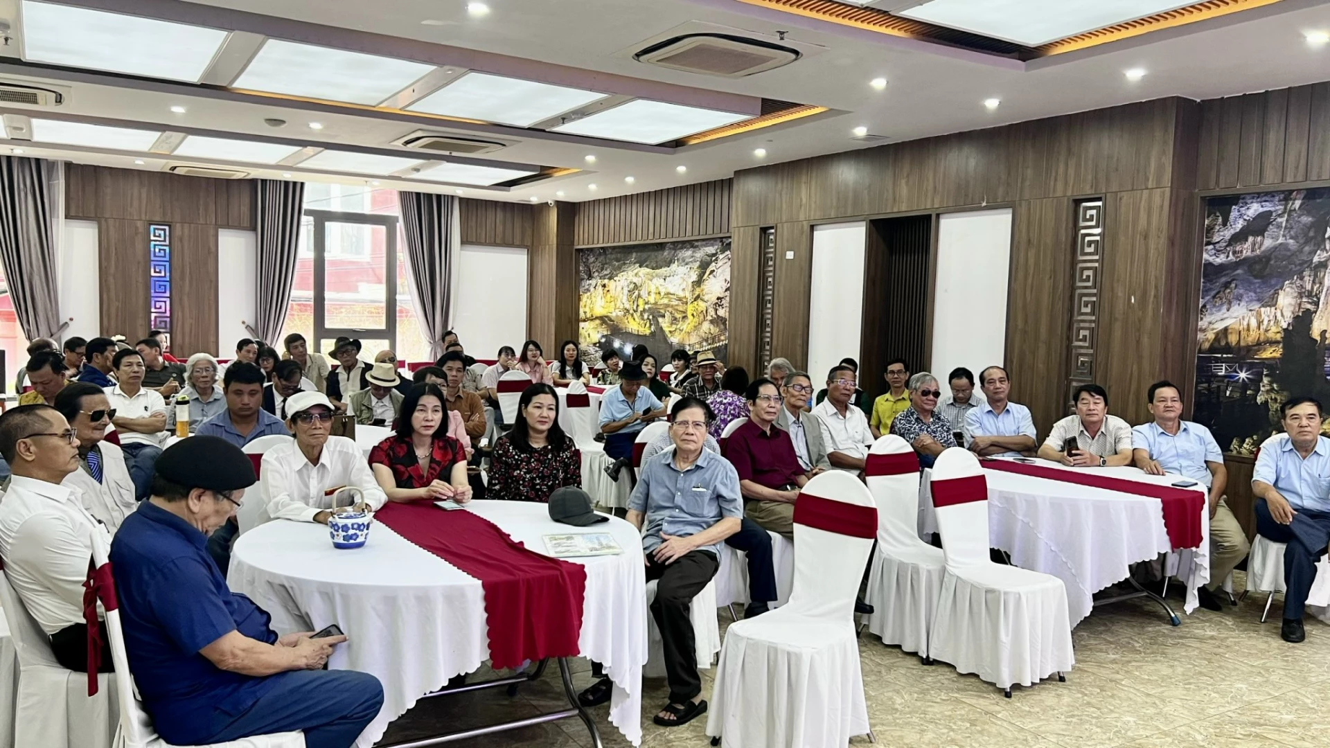 Đông đảo hội viên âm nhạc của Hội VHNT Quảng Trị tham dự buổi gặp mặt