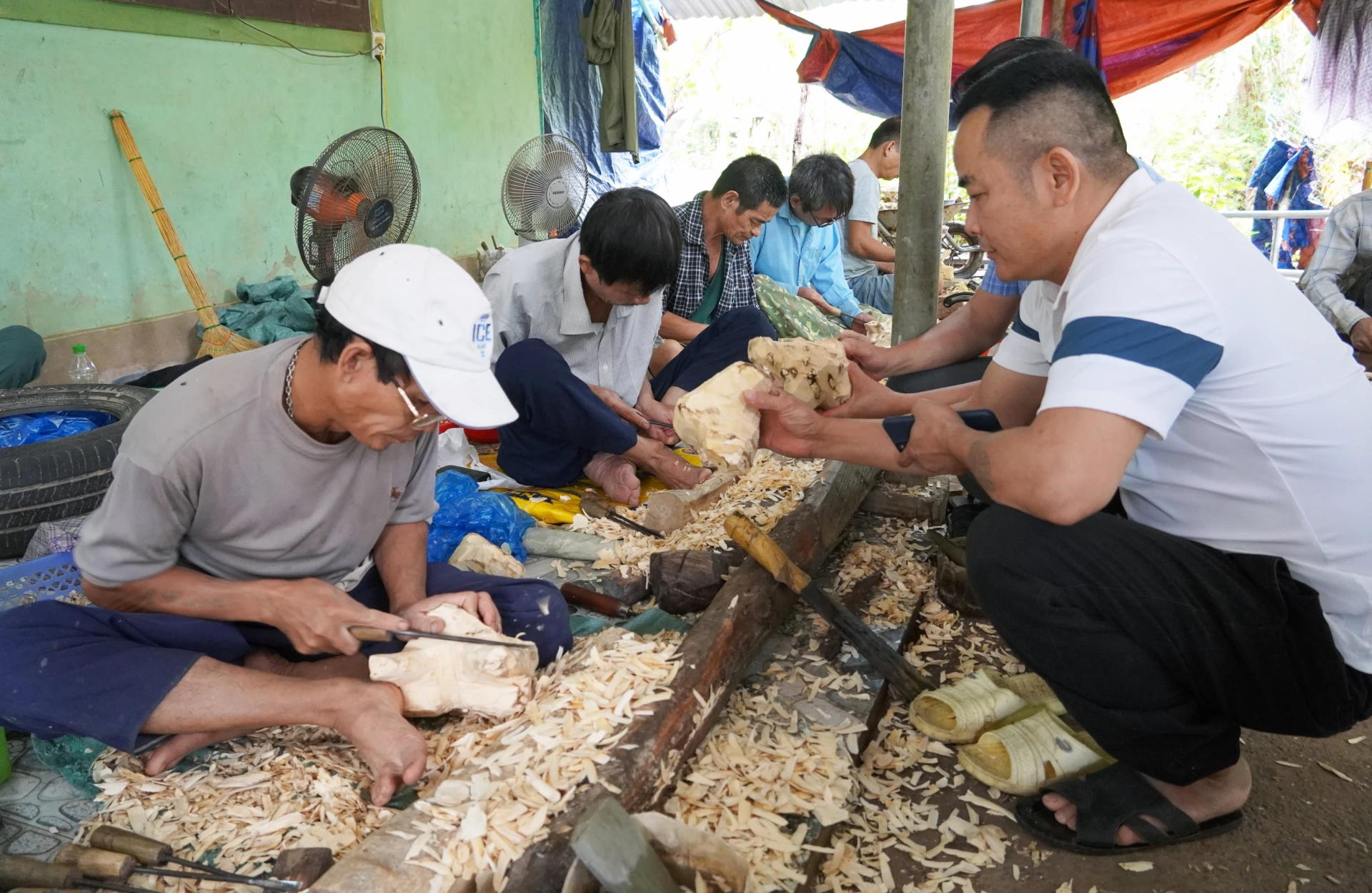 Lao động nông thôn được đào tạo nghề, giải quyết việc làm - Ảnh: L.C