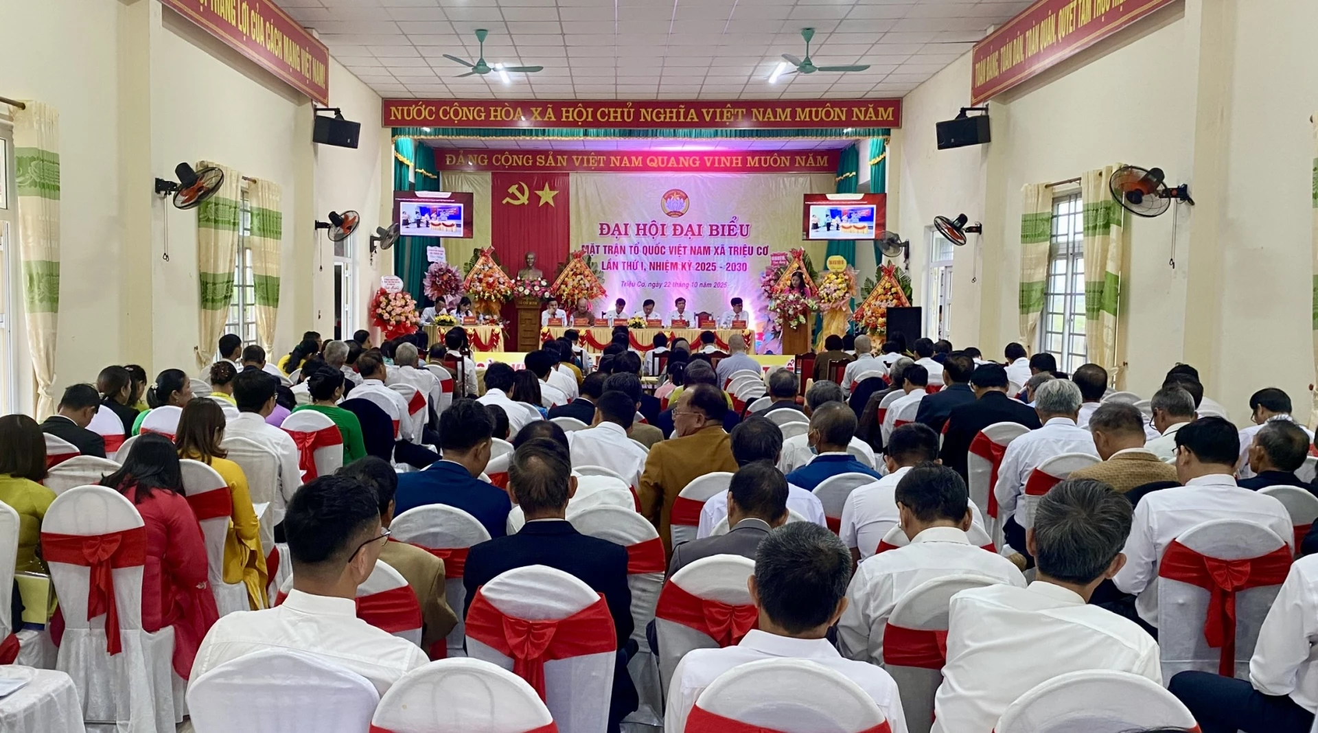  Quang cảnh đại hội.

