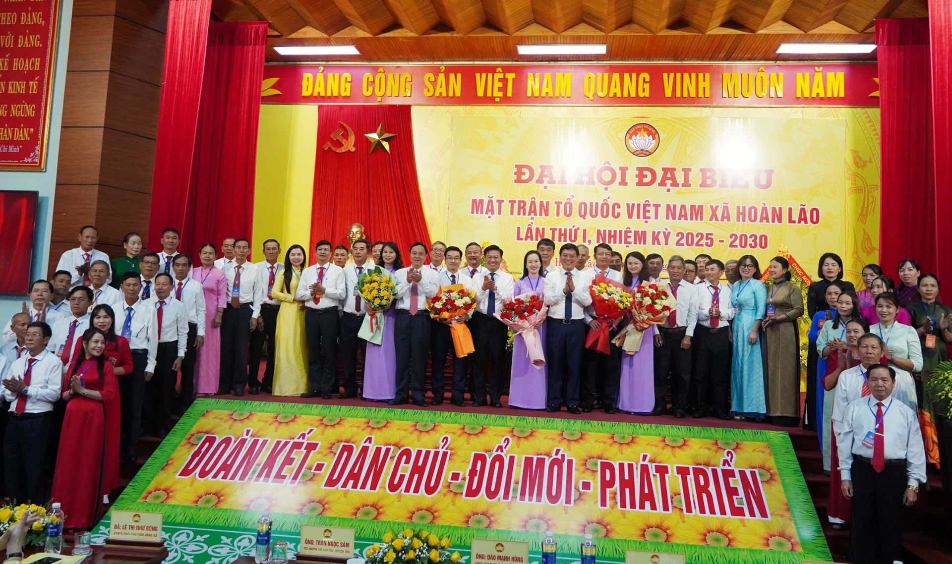 Ủy viên Ủy ban MTTQVN xã Hoàn Lão, khóa I, nhiệm kỳ 2025-2030 ra mắt đại hội - Ảnh: L.M

