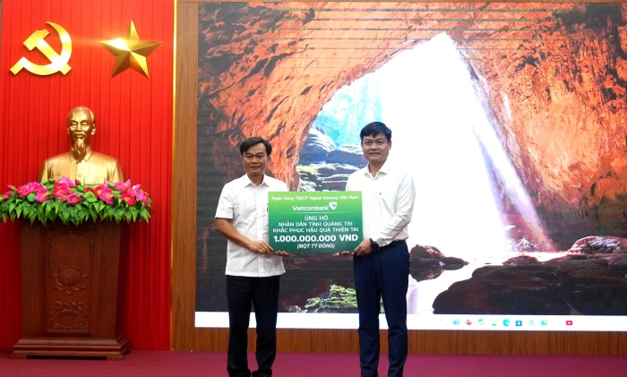 Vietcombank hỗ trợ Nhân dân tỉnh Quảng Trị số tiền 1 tỉ đồng khắc phục hậu quả bão số 10