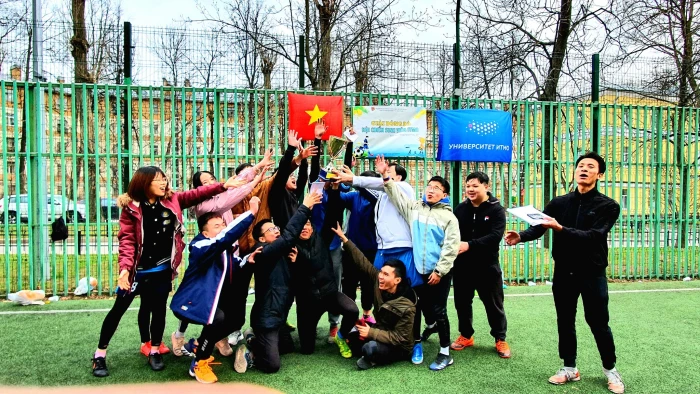 Mùi cỏ cháy vương trên xứ Bạch Dương