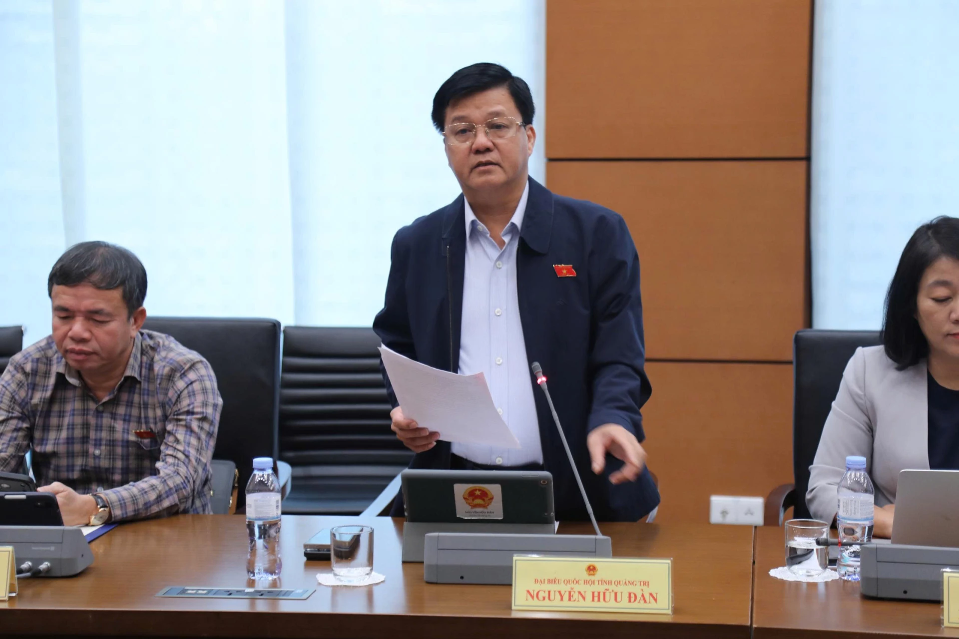 Đại biểu Nguyễn Hữu Đàn phát biểu tại tổ - Ảnh: NL