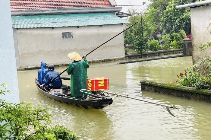 Nhiều khu vực ở xã Nam Hải Lăng bị ngập sâu do mưa lớn
