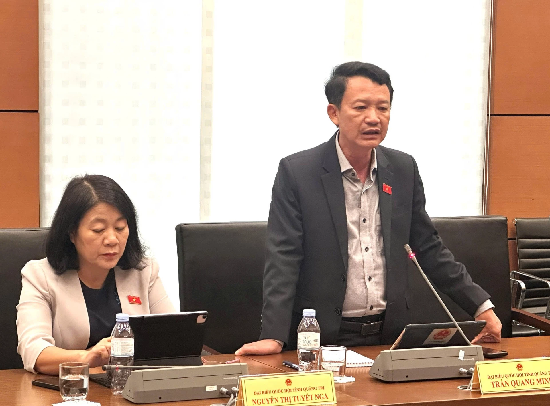 Đại biểu Trần Quang Minh phát biểu tại tổ - Ảnh: NL