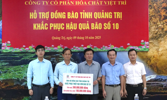 Công ty CP Hóa chất Việt Trì hỗ trợ tỉnh Quảng Trị khắc phục hậu quả bão số 10