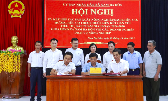 Ký kết hợp tác sản xuất nông nghiệp hữu cơ theo chuỗi liên kết bao tiêu sản phẩm