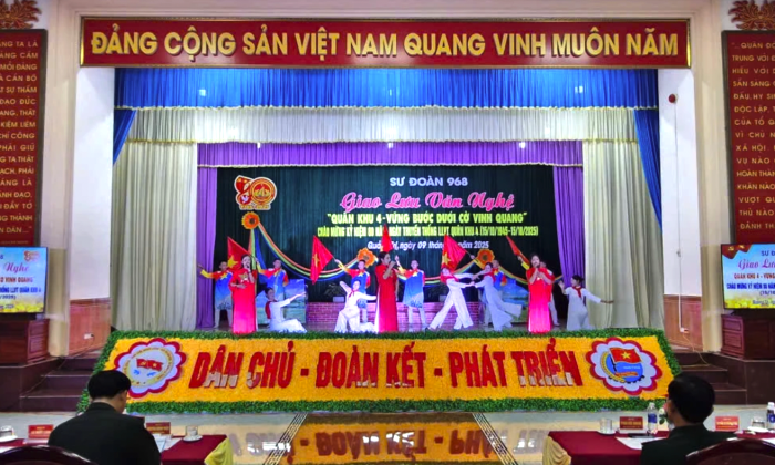 Sư đoàn 968: Tổ chức chương trình giao lưu văn nghệ “Quân khu 4-Vững bước dưới cờ vinh quang”