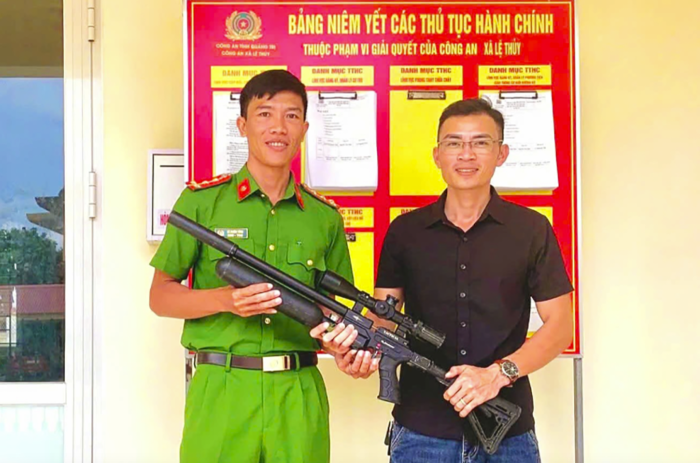 Phát hiện khẩu súng tự chế bên đường, người dân tự nguyện giao nộp