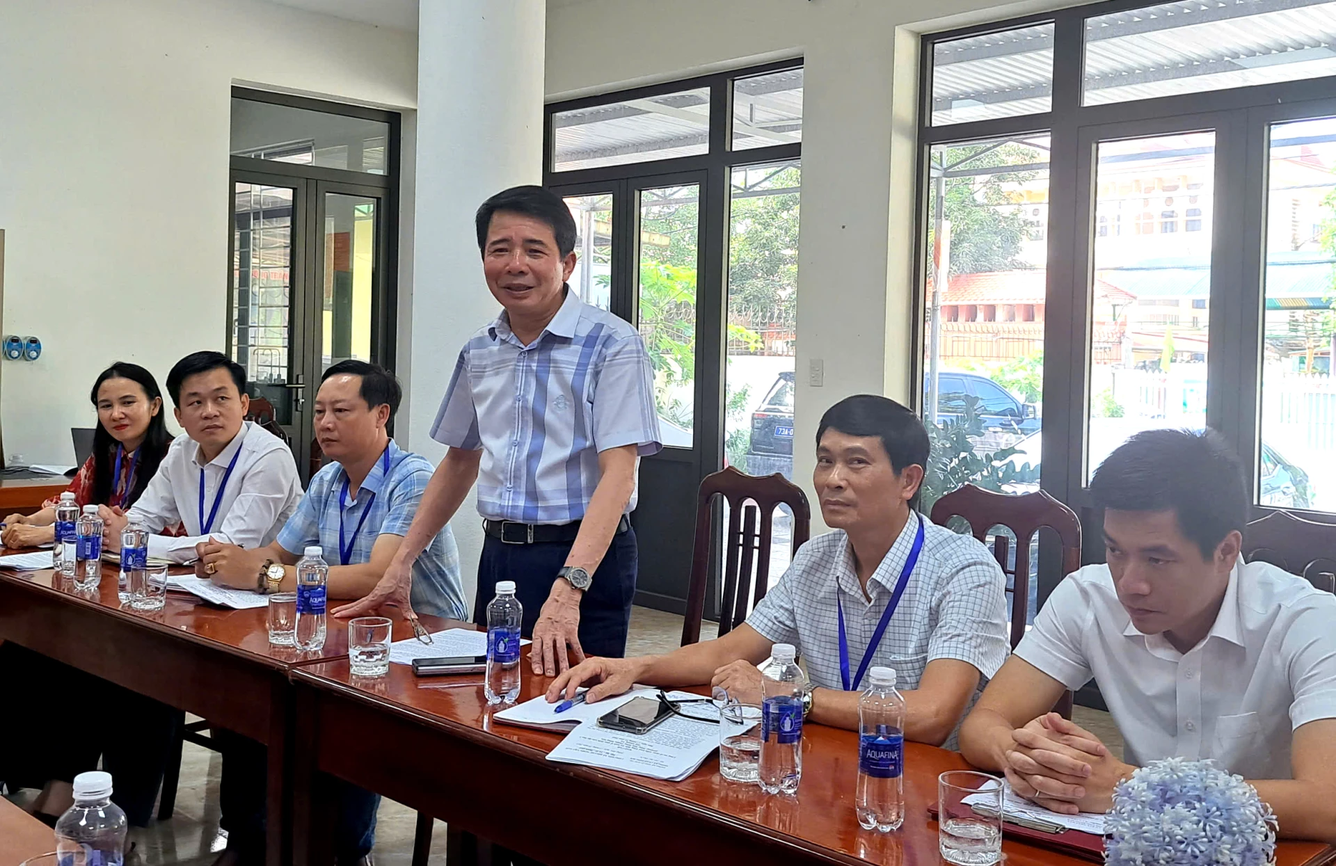 Đại diện lãnh đạo phường Đồng Hới trao đổi ý kiến. Ảnh: H.Tr