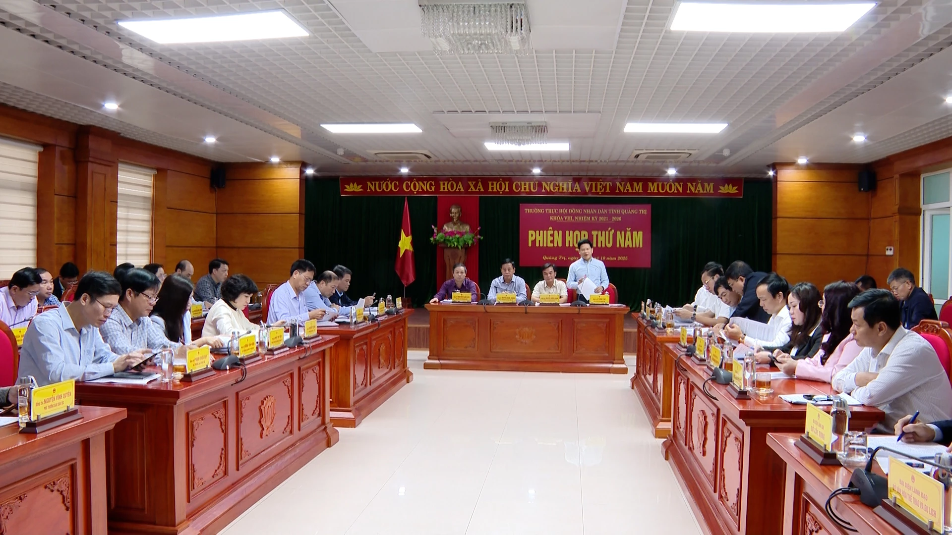 Quang cảnh phiên họp - Ảnh: B.C