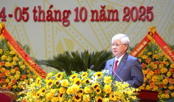 Đồng lòng, chung sức thực hiện thắng lợi nghị quyết đại hội đề ra, xây dựng tỉnh Quảng Trị phát triển nhanh, bền vững (*)