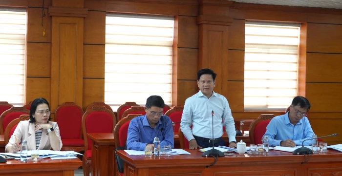 Thẩm tra các tờ trình, dự thảo nghị quyết trình kỳ họp thứ 3 HĐND tỉnh khóa VIII