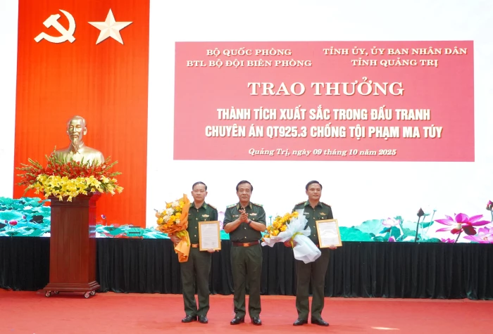Trao thưởng thành tích xuất sắc trong đấu tranh Chuyên án QT925.3 về tội phạm ma túy