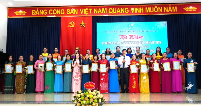Phường Đồng Thuận: Biểu dương cán bộ phụ nữ tiêu biểu