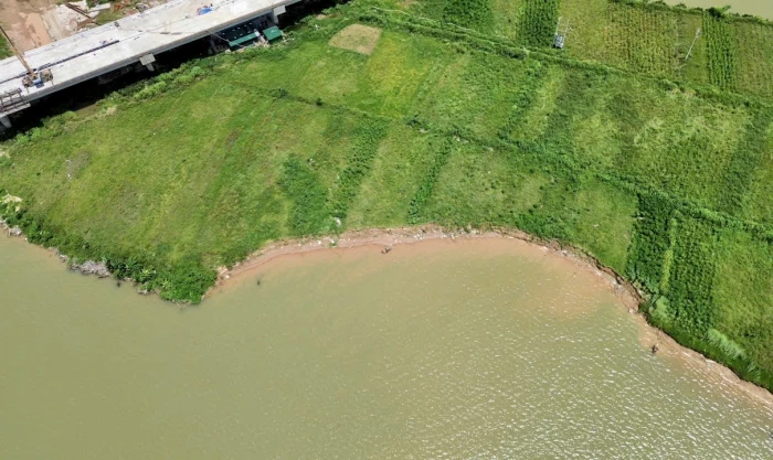 Nỗi lo sạt lở đất canh tác nông nghiệp