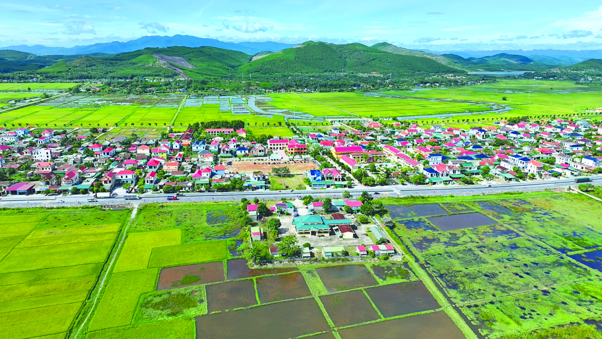 Đổi thay diện mạo quê hương từ sức mạnh lòng dân