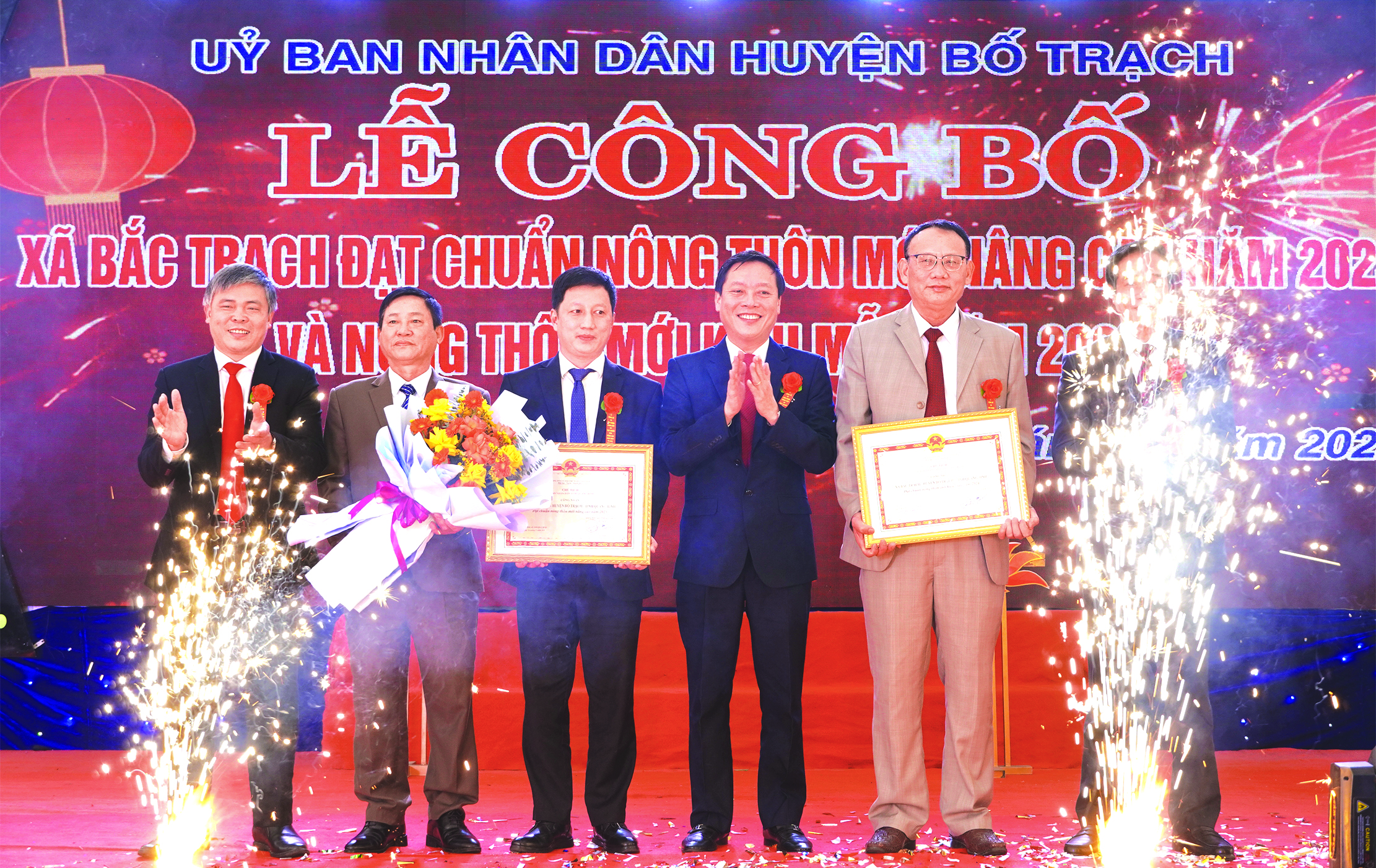 Xã Bắc Trạch (cũ) vinh dự là xã đầu tiên của tỉnh Quảng Bình (cũ) được công nhận xã nông thôn mới kiểu mẫu - Ảnh: L.M