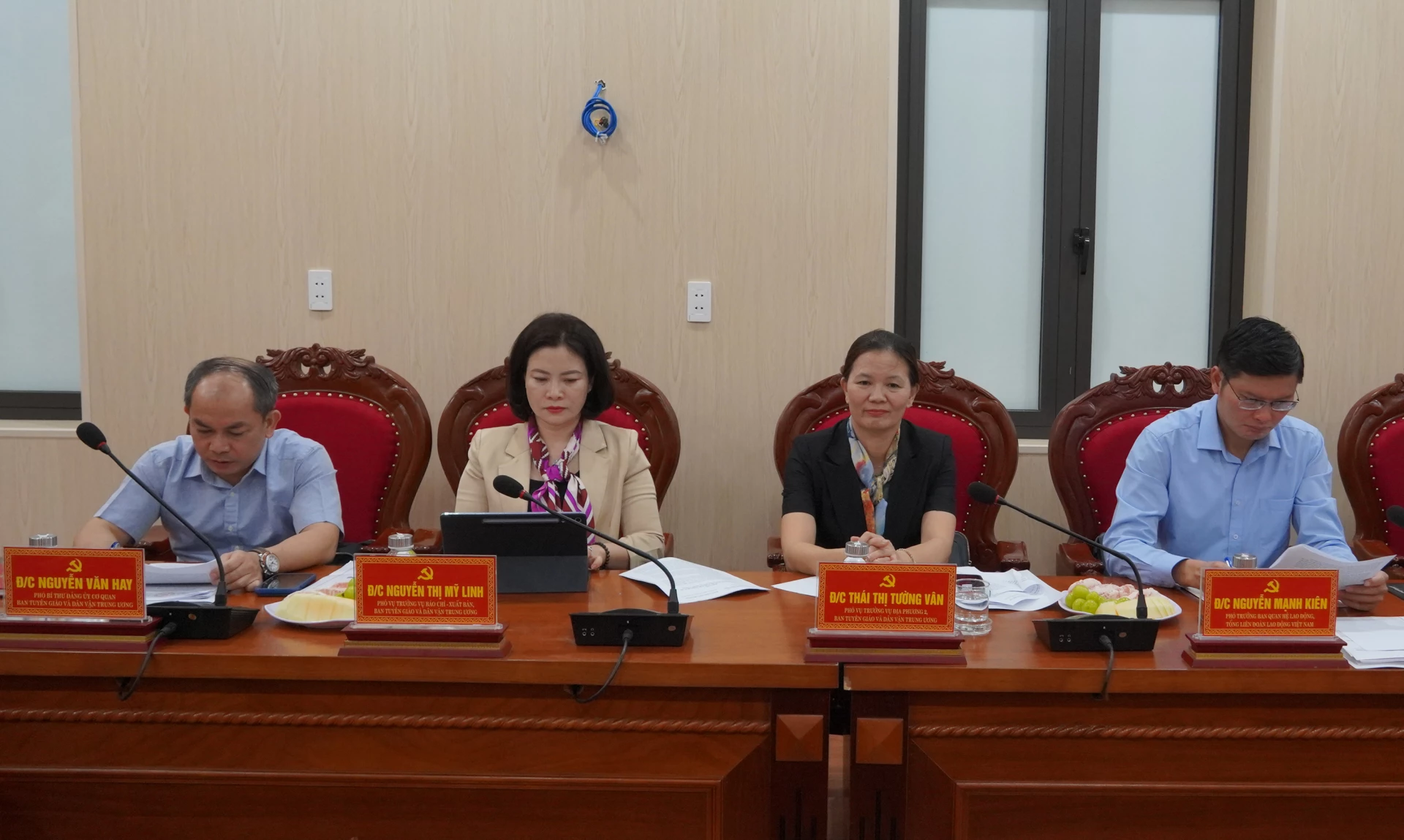 Các đại biểu tham dự buổi làm việc - Ảnh: N.H