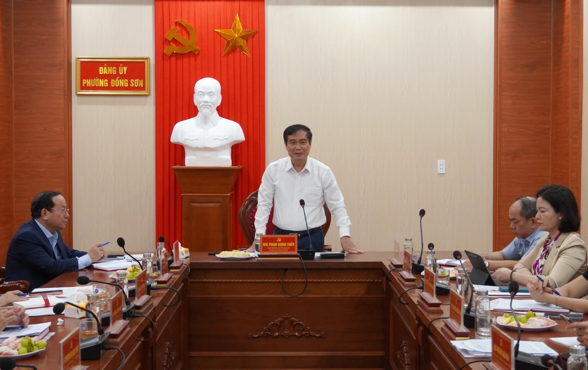 Đồng chí Phan Xuân Thủy, Phó Trưởng ban Tuyên giáo và Dân vận Trung ương phát biểu kết luận tại buổi làm việc - Ảnh: N.H