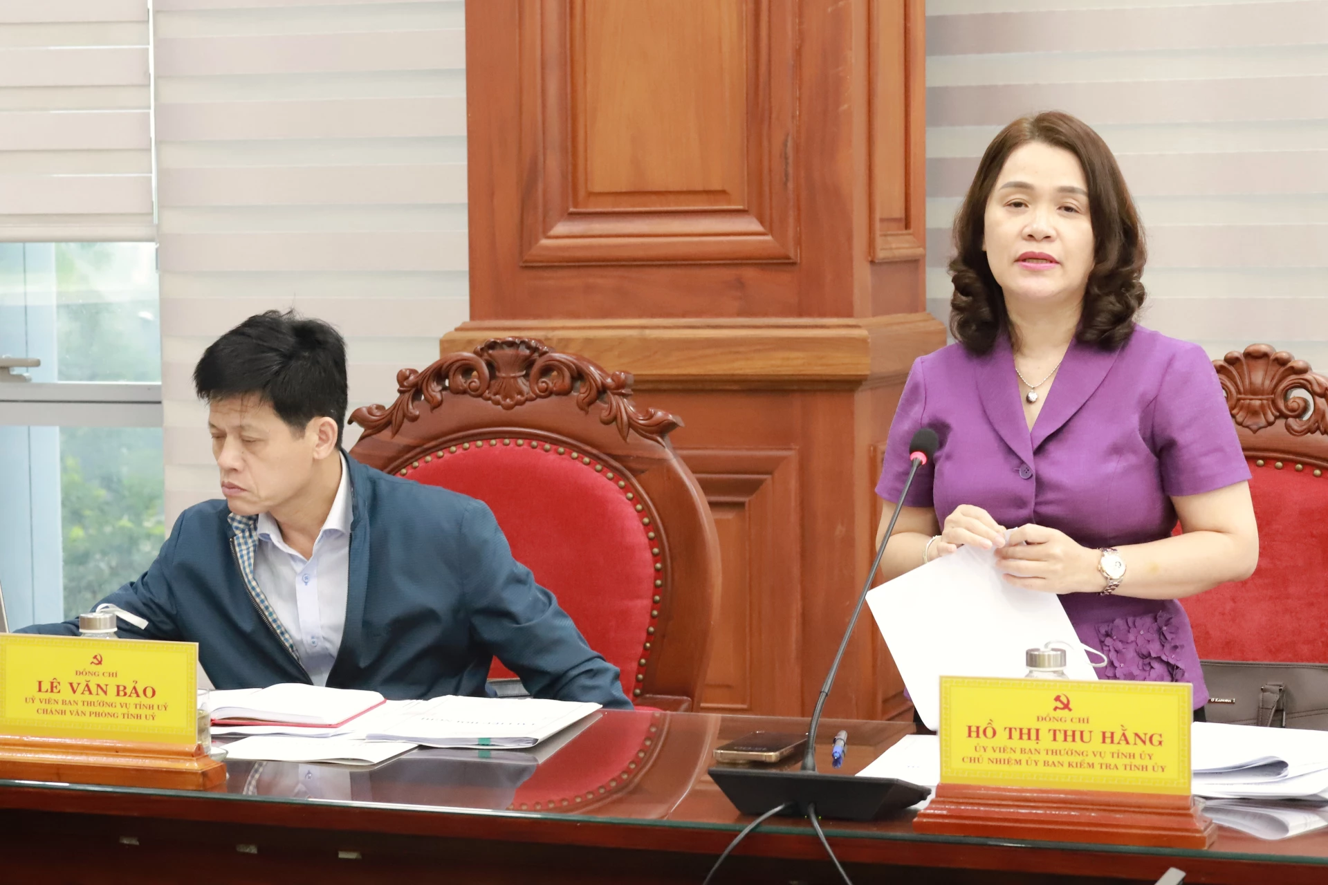 Đồng chí Hồ Thị Thu Hằng, Ủy viên Ban Thường vụ, Chủ nhiệm Ủy ban Kiểm tra Tỉnh ủy phát biểu tại hội nghị - Ảnh: QV