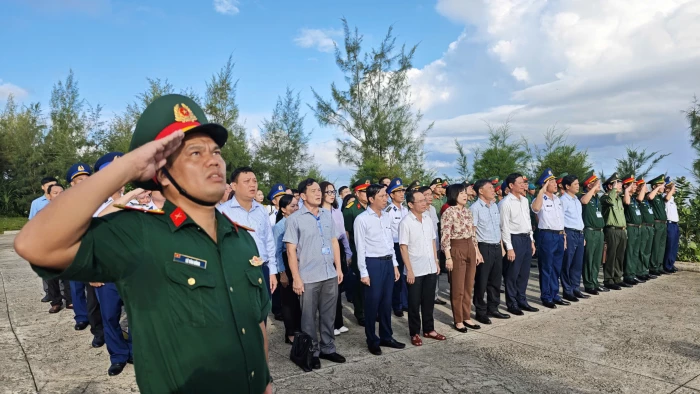 Đoàn công tác các địa phương thăm, làm việc và thực hiện nhiều hoạt động ý nghĩa tại đặc khu Lý Sơn