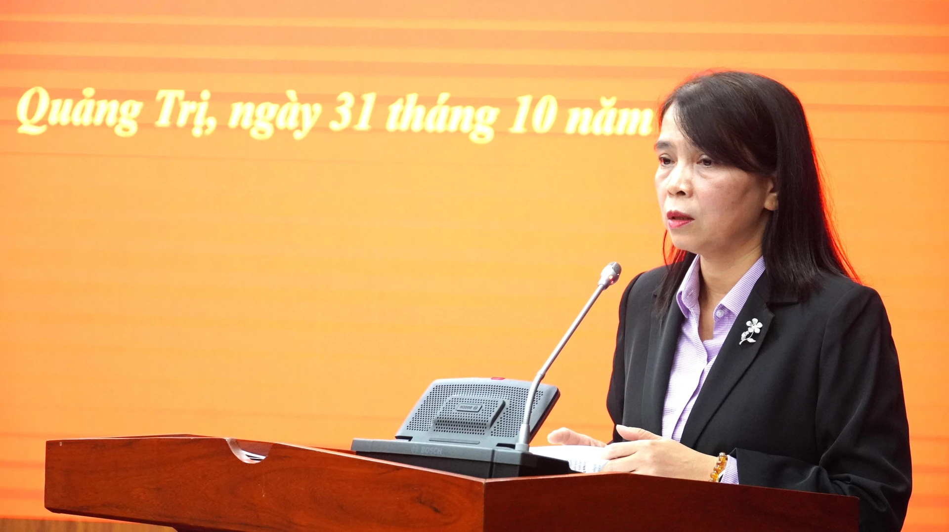 Lãnh đạo Sở Nội vụ phát biểu tại hội nghị - Ảnh: QV