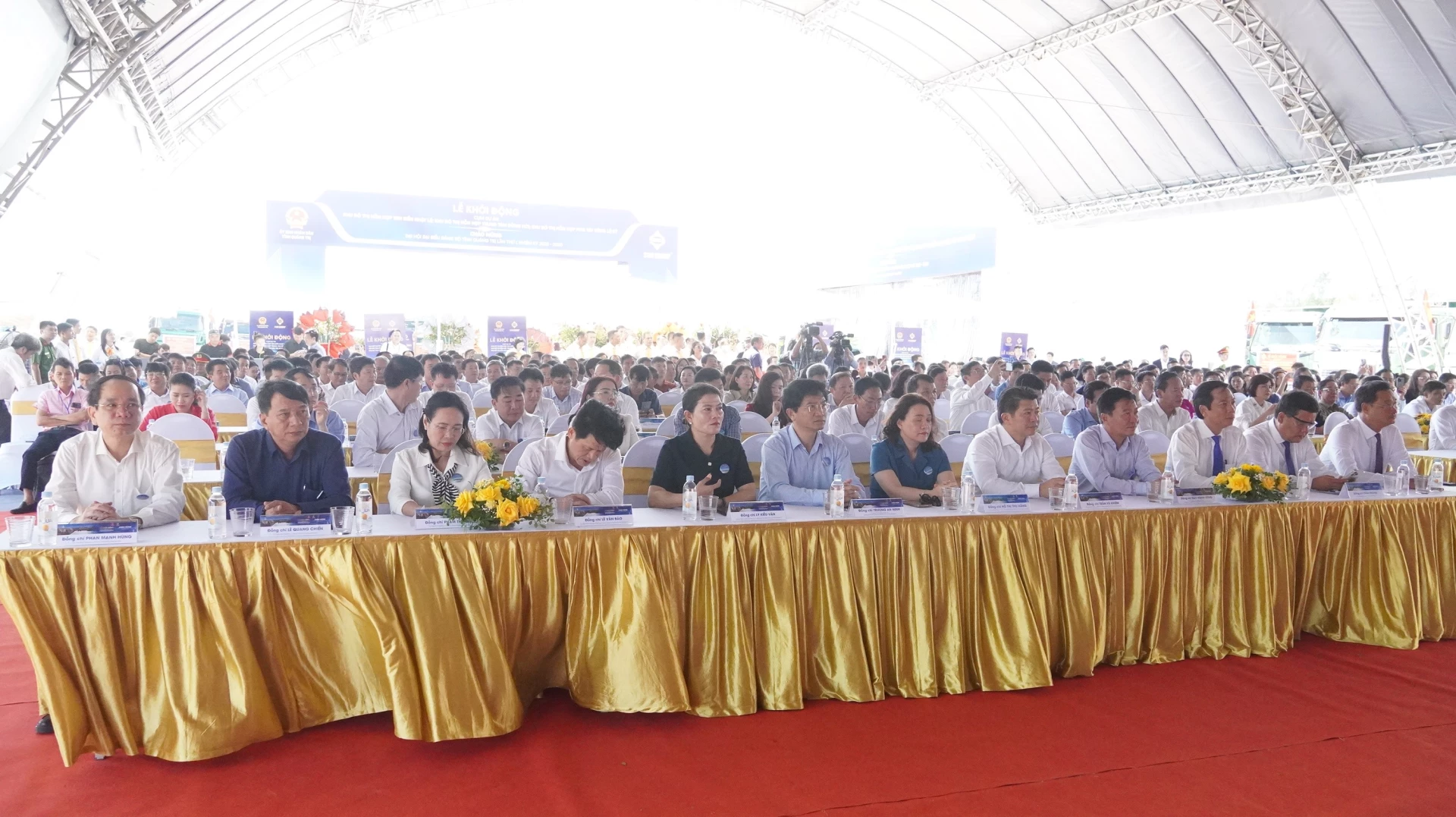 Đại biểu tham dự buổi lễ - Ảnh: Quốc Việt