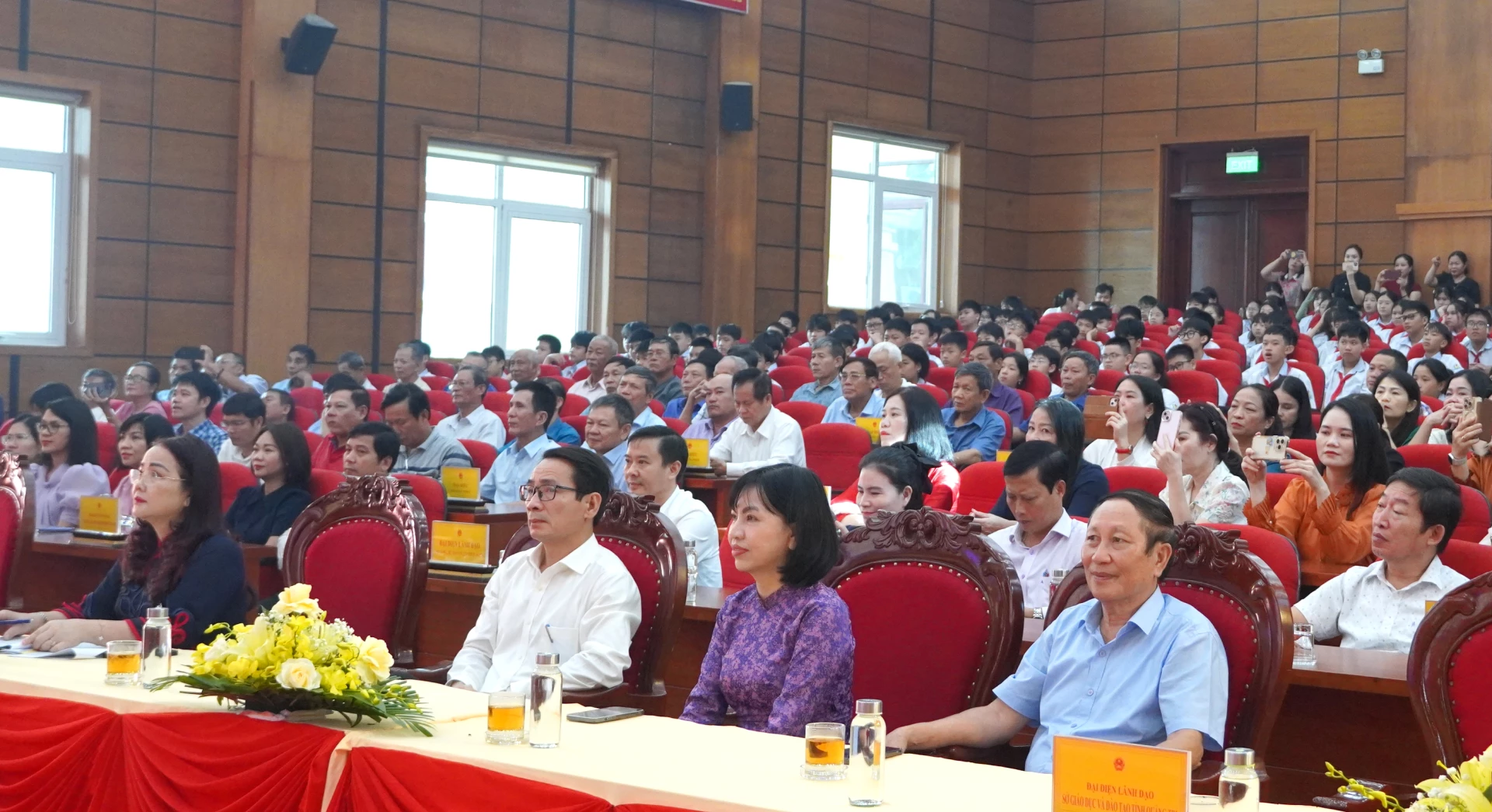 Các đại biểu tham dự. Ảnh: H.Tr.