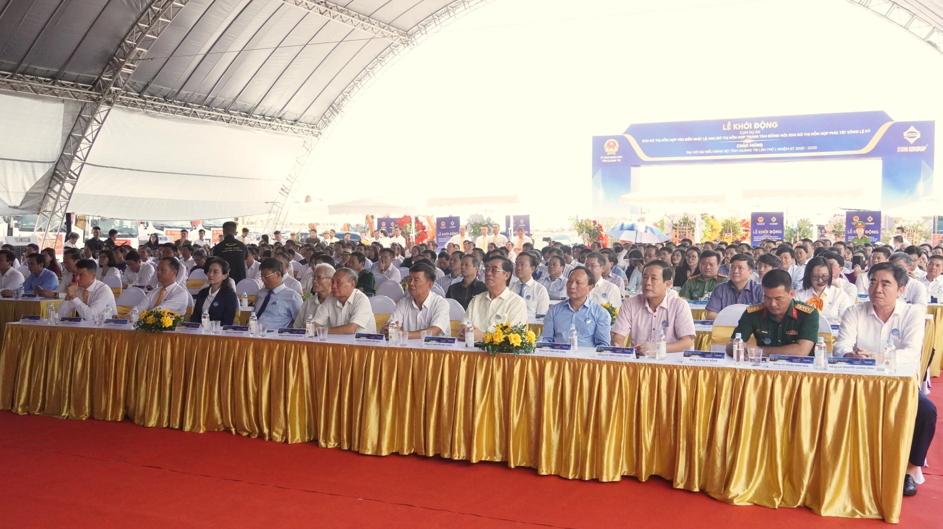 Đại biểu tham dự buổi lễ - Ảnh: Quốc Việt