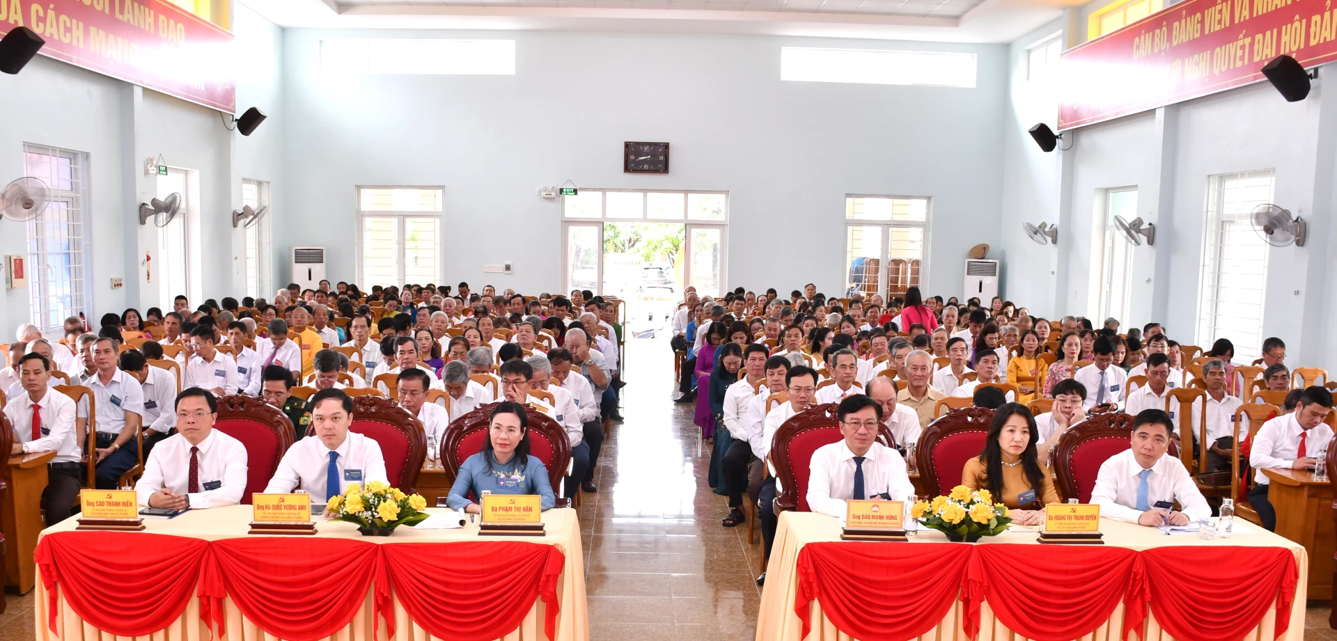 Các đại biểu tham dự. Ảnh: H.Tr.