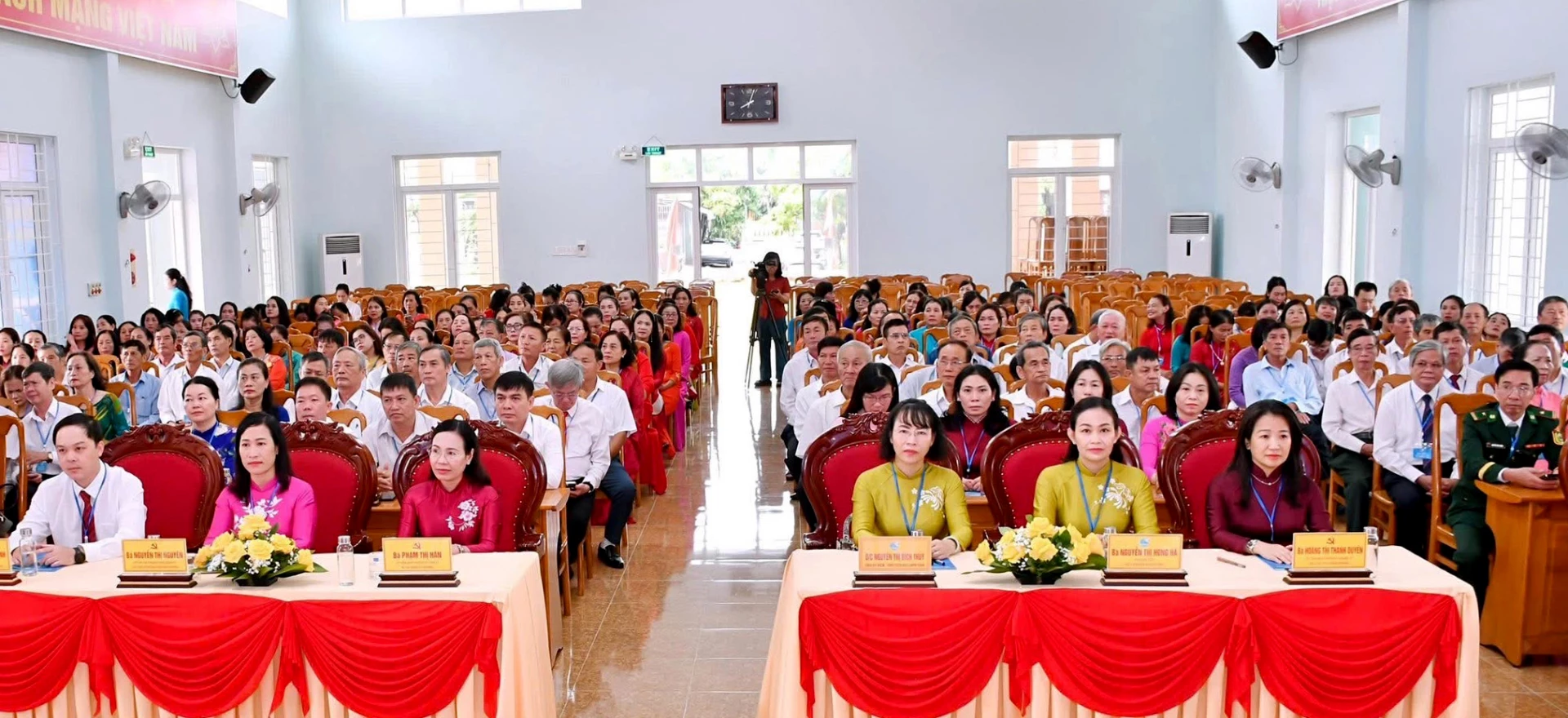 Các đại biểu tham dự đại hội.