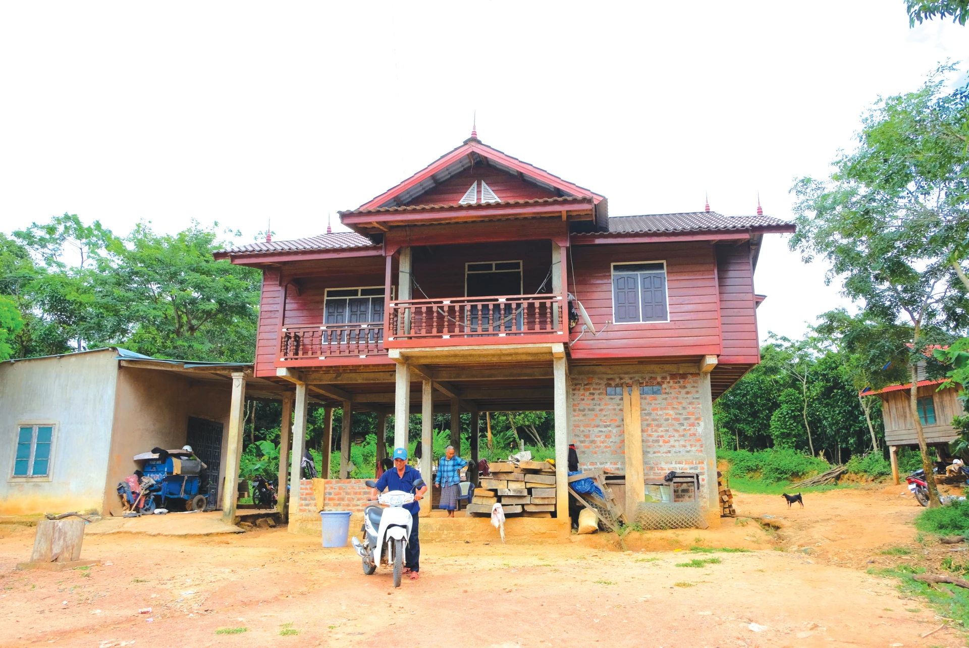 Ngôi nhà khang trang của anh Hồ Văn Neng - Ảnh: T.T