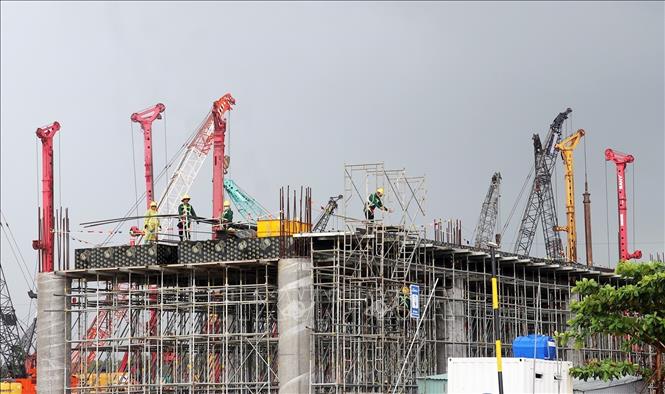 Thi công công trình mở rộng Cảng hàng không quốc tế Phú Quốc. Ảnh: Lê Huy Hải/TTXVN
