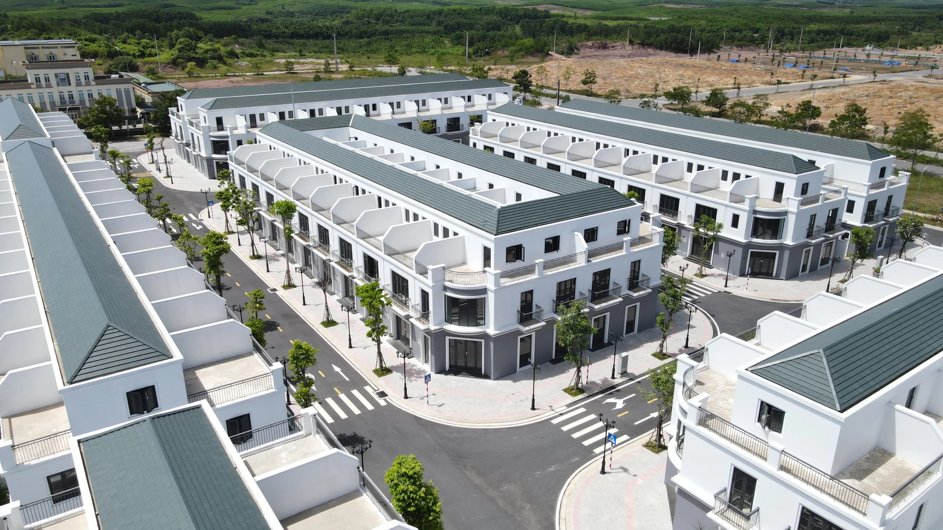 Hạ tầng tại khu dự án nhà ở xã hội của Công ty TNHH Vận hành Vincom Retail thuộc Tập đoàn Vingroup cơ bản đã hoàn thiện - Ảnh: L.T