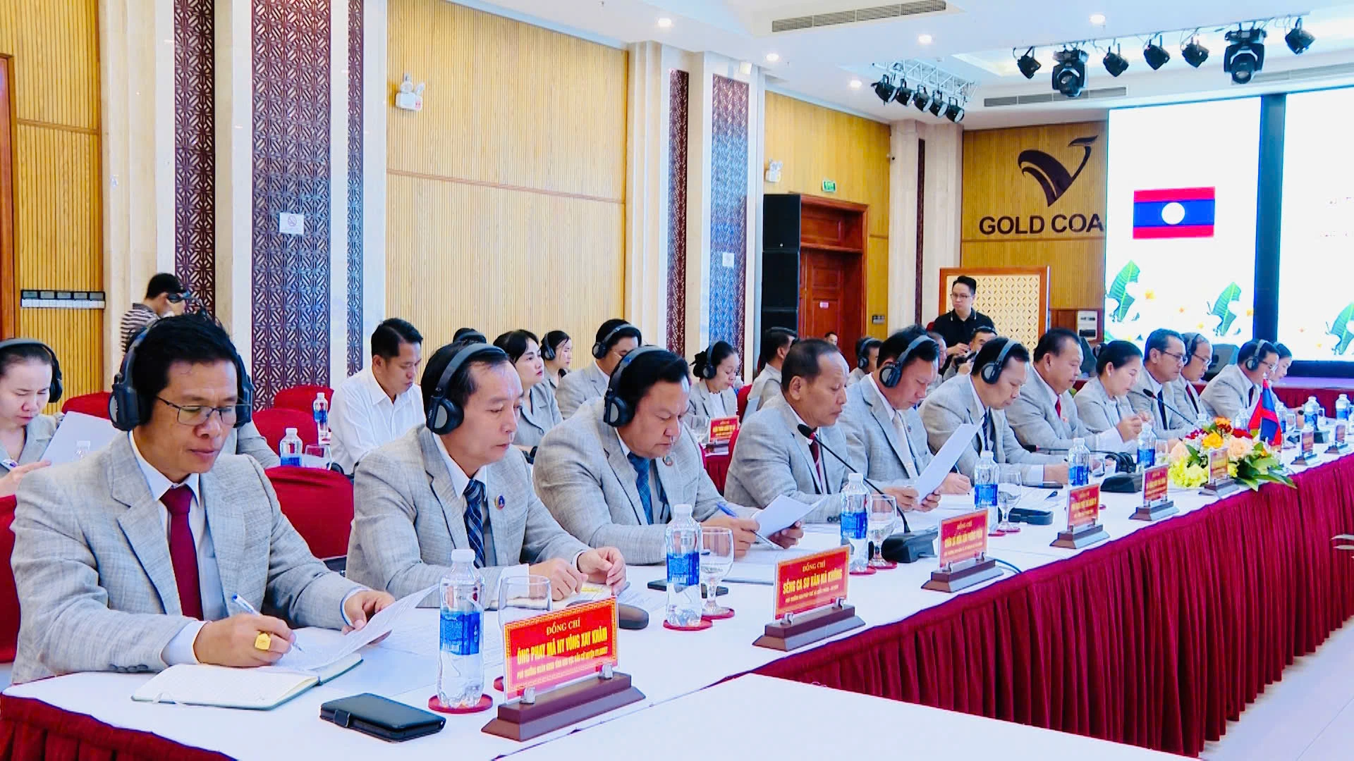 Đoàn đại biểu HDND tỉnh Savanakhet (Lào) tham dự buổi Hội đàm - Ảnh: B.C 